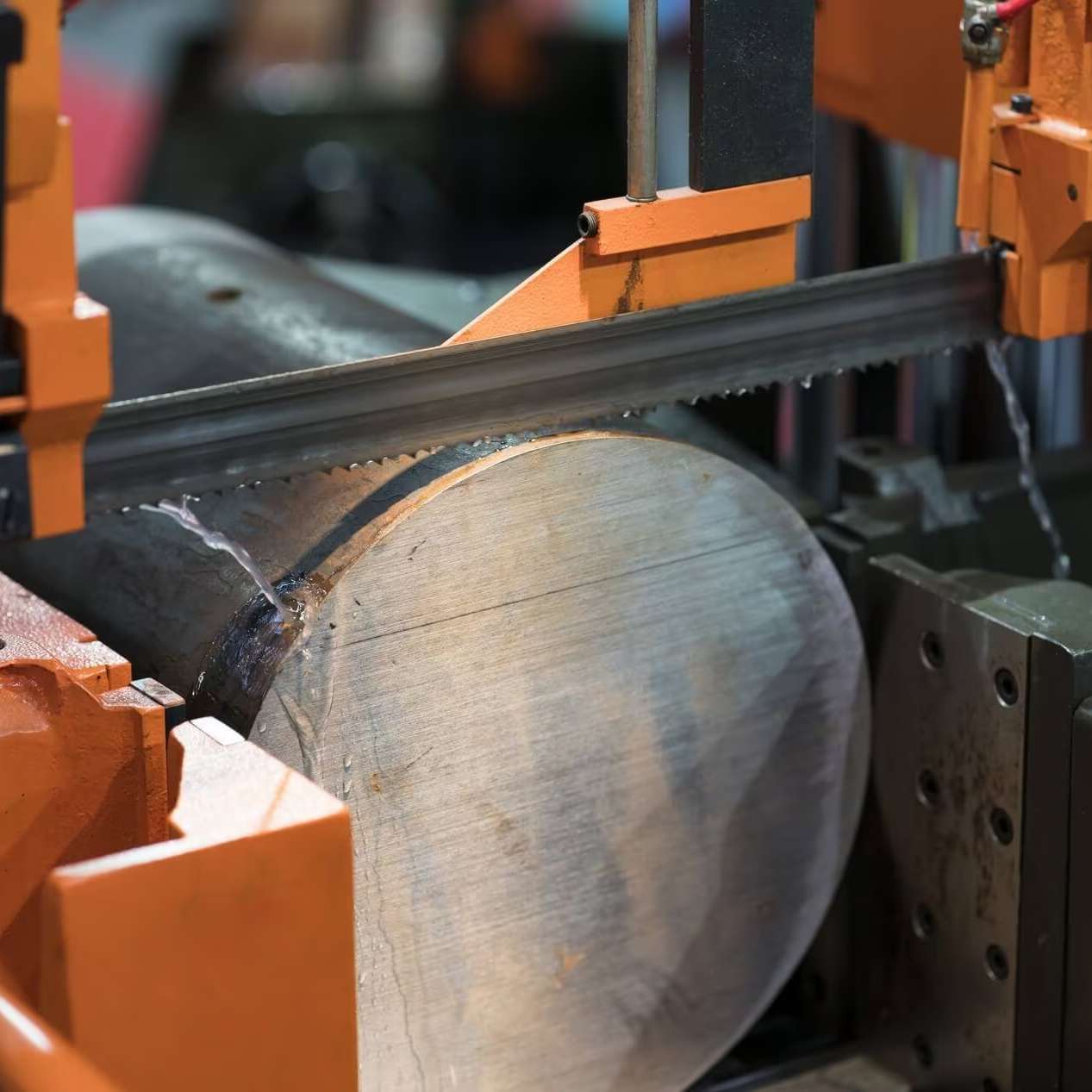 Резка ленточной пилой